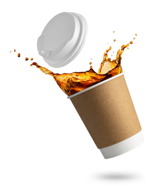falling disposable cup with coffee splash - Foto, afbeelding