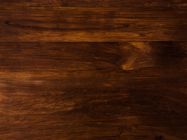 Zbliżenie miękkiej powierzchni drewna jako tła z miejscem do pracy. Widok z góry - Zdjęcie, obraz