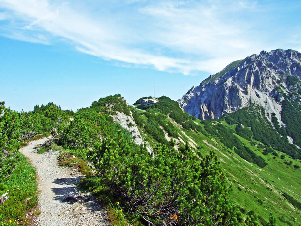 Szlaki spacerowe i turystyczne przez dolinę Malbuntal i w Alpach Lichtensteinskich - Malbun, Liechtenstein - Zdjęcie, obraz