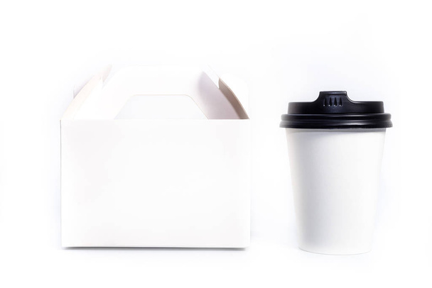 Coffee Cup en Take away lunchbox geïsoleerd op wit. - Foto, afbeelding