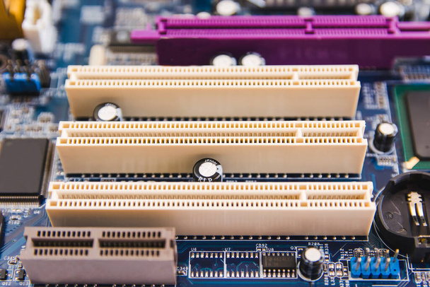 Close-up PCI connector slot op computer moederbord  - Foto, afbeelding
