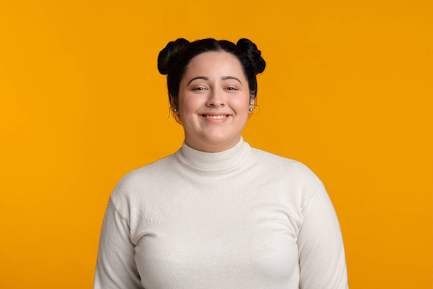 Portrait Of Cheerful Overweight Girl In White Turtleneck Sweater - Fotografie, Obrázek
