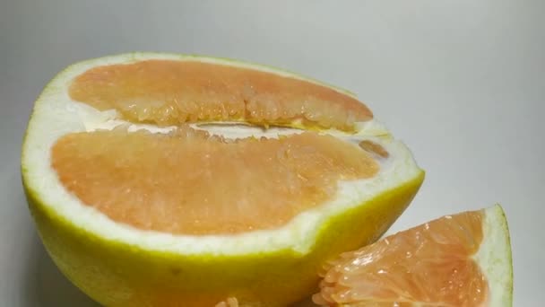 slices of orange on a plate - Кадры, видео