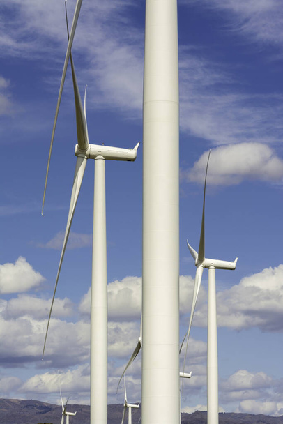 Close up de turbinas eólicas resumo
 - Foto, Imagem