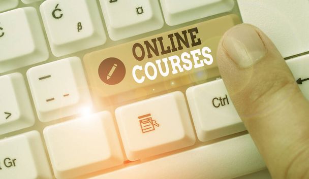 Написання текстів онлайн курсів. Бізнес-концепція курсів дає ряд уроків для веб-браузера
. - Фото, зображення