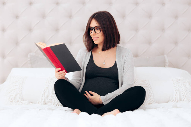 Pregnant Woman Reading a Book in Bed - Φωτογραφία, εικόνα