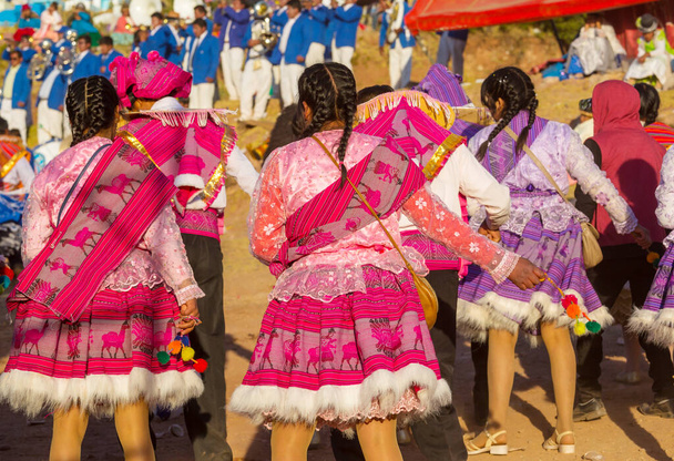 Auténtica danza peruana en la región del Titicaca - Foto, imagen