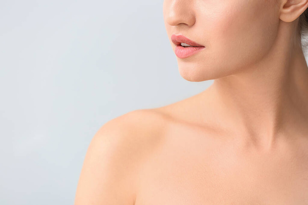 Beautiful young woman on light background, closeup. Concept of plastic surgery - Foto, Bild