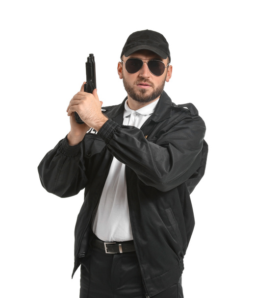 Офицер полиции с пистолетом на белом фоне
 - Фото, изображение