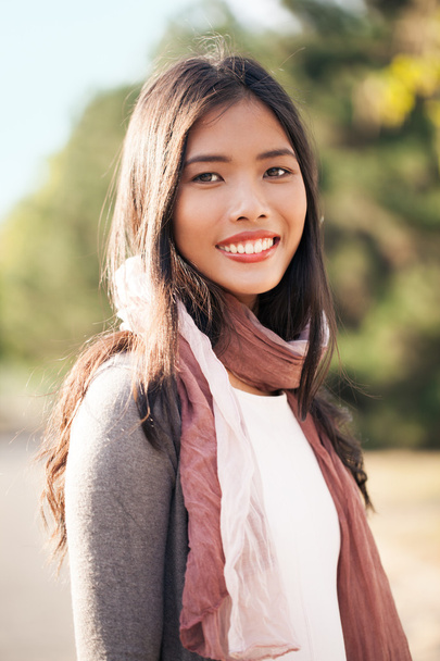 Beautiful Young Asian Woman Outdoors - Valokuva, kuva
