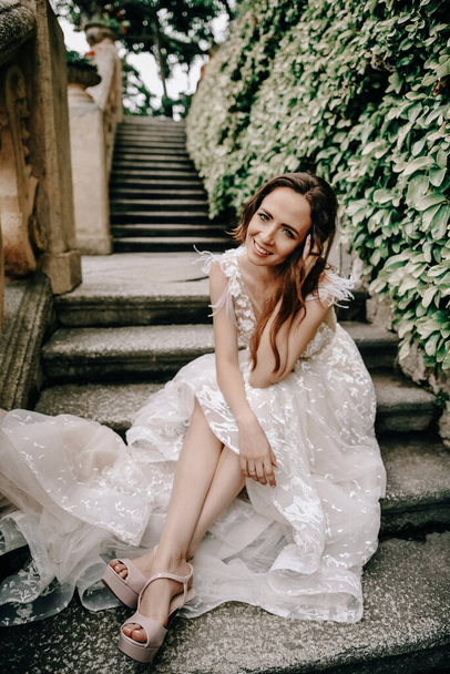 Young caucasian bride on wedding day in Italy - Foto, Imagen