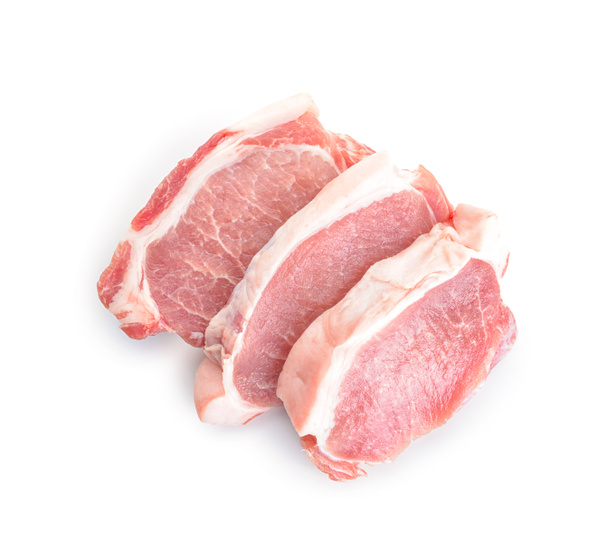Rauw varkensvlees op witte achtergrond - Foto, afbeelding
