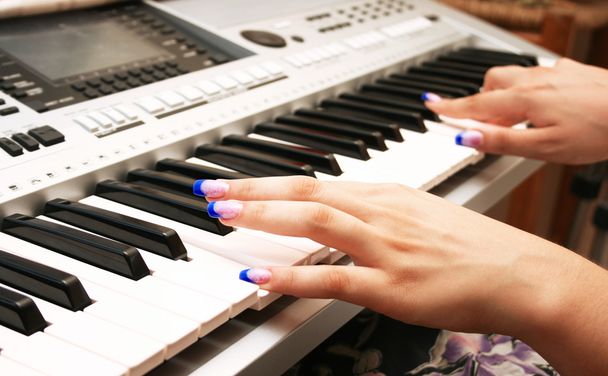 Играющая клавиатура
 - Фото, изображение