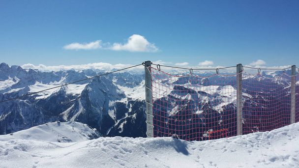 megőrző álláshelyek az előtérben védelme, kilátás az alpesi panoráma felé - Fotó, kép