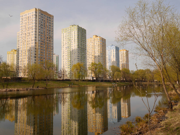 Park "Peremoga" view with a lake in springtime. Kiev, Ukraine. - Fotografie, Obrázek
