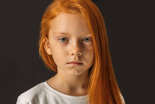 close-up face of serious little red haired girl - Foto, imagen