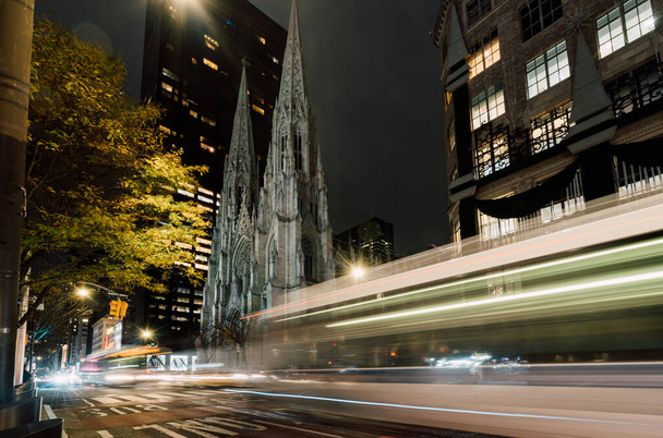 Katedrála sv. Patricka v noci, New York - Fotografie, Obrázek