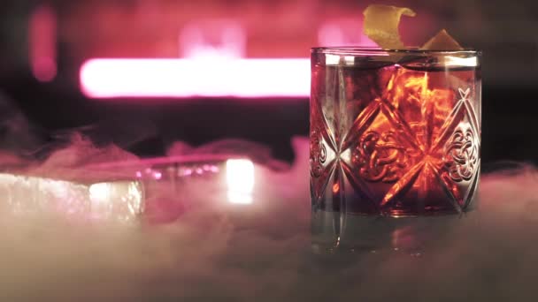 Negroni cocktail with dry ice at the bar - Footage, Video
