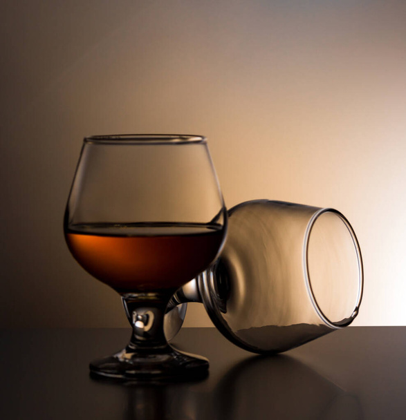 dois copos e luz
 - Foto, Imagem