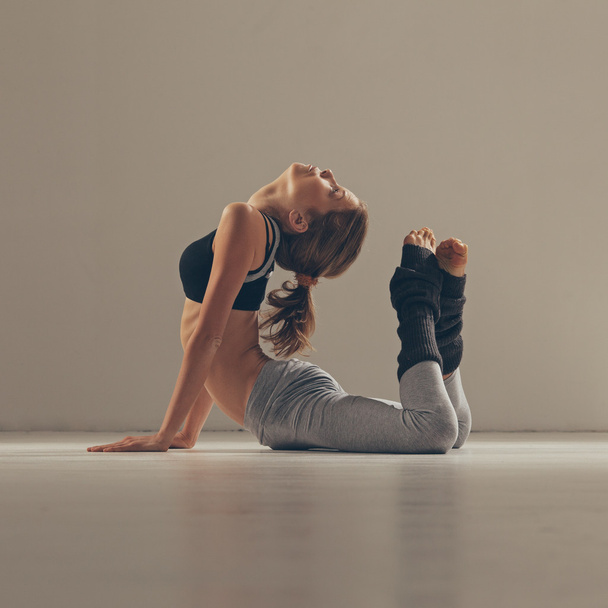 Bow Yoga Pose - Fotografie, Obrázek