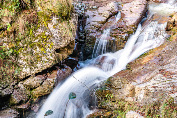 Majestic Hidden Waterfall in Natural Landscape. long shutter speed - Foto, immagini