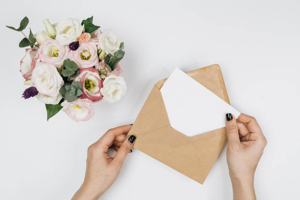 An envelope with flowers. Top view. Writing a letter. Message.8 march - 写真・画像