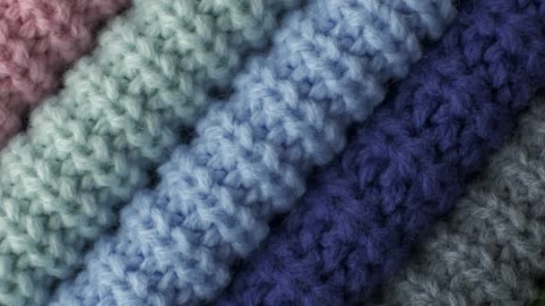 Tessuti superficiali lavorati a maglia con filati di colore pastello 4K panning video
 - Filmati, video