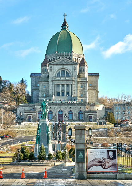Montreal, Kanada - 02 stycznia 2019: Oratorium Św. Józefa na Górze Królewskiej jest rzymskokatolicką mniejszą bazyliką i narodowym sanktuarium na szczycie Mount Royal w Montrealu - Zdjęcie, obraz