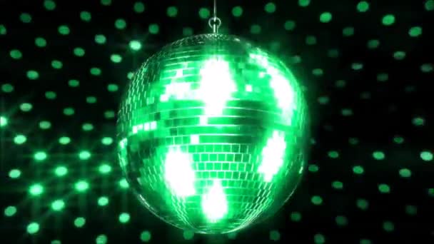 Malownicze kolorowe musujące sufit party club funky disco ball migające jasne światło lampy obracające się w animacji pętli - Materiał filmowy, wideo