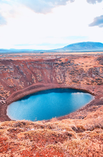 Kerid Crater s jezerem v létě, Island. - Fotografie, Obrázek