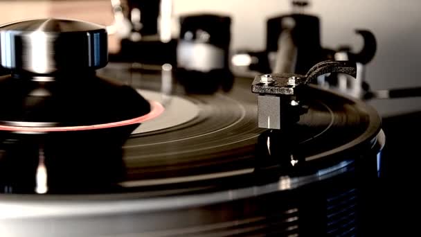 古いレトロなヴィンテージビニールアルバムブラックレコードプレーヤーディスク蓄音機ターンテーブルの素晴らしい詳細を閉じるループショットで - 映像、動画