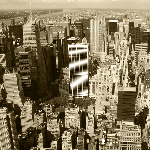 Нью-Йорк, панорама Манхэттена Skyline с небоскребов. Черное и белое
 - Фото, изображение