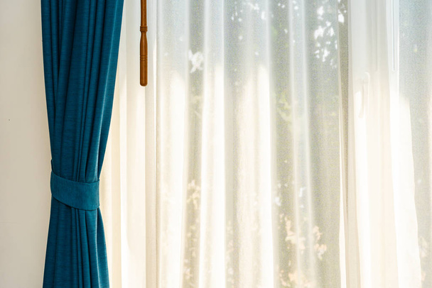 Cortina ventana decoración interior de la habitación
 - Foto, Imagen