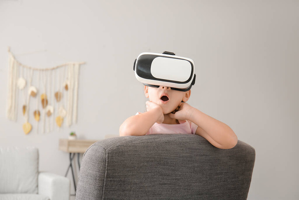 Little girl with virtual reality glasses at home - Photo, Image