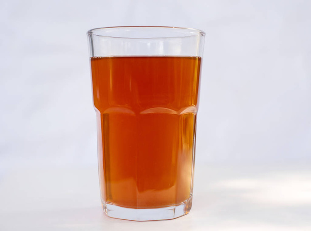 Primer plano jugo de abeja en una taza en el concepto de beber sano
. - Foto, imagen
