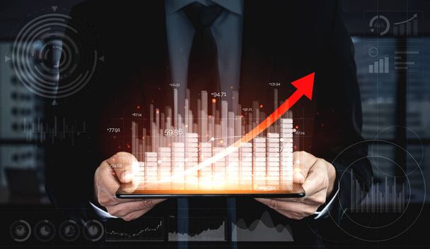 事業と財務の二重露光画像-報告書を持つビジネスマンは、株式市場への投資の財務上の利益成長に前向きなチャート. - 写真・画像