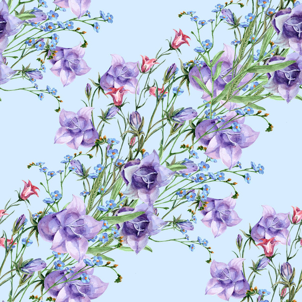 Aquarell Wiesenblumen. Strauß Glockenblumen mit Wildblumen auf blauem Hintergrund. Florales nahtloses Muster. - Foto, Bild