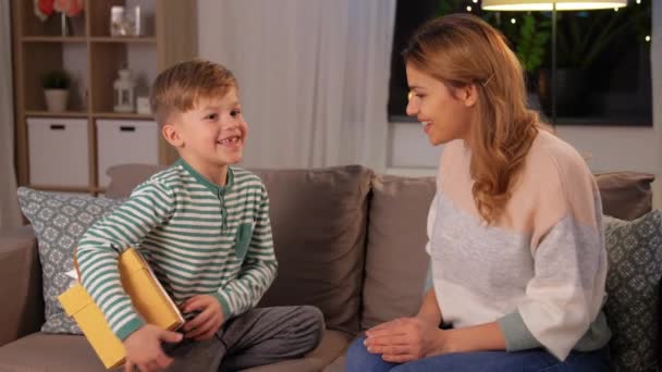 little son giving present to mother at home - Imágenes, Vídeo