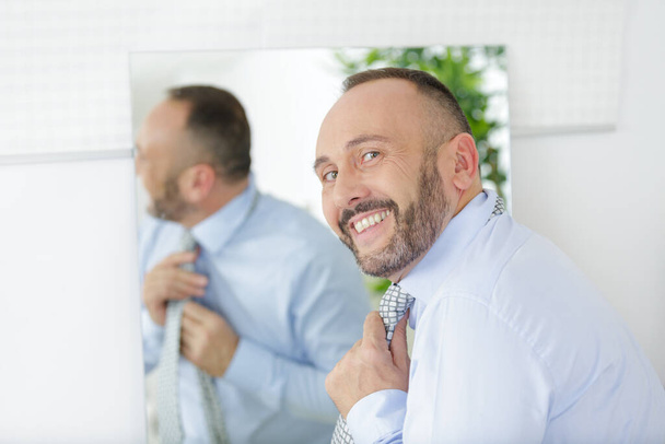 happy businessman getting ready - Фото, изображение