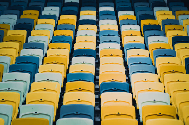 LVIV, UCRANIA - 07 de noviembre de 2019: Asientos vacíos de fútbol en el estadio durante el partido de la UEFA Europa League entre Alexandria (Ucrania) vs AS Saint Etienne (Francia), Ucrania
 - Foto, imagen