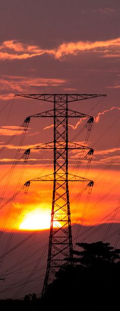 zonsondergang en elektrische pylonen - Foto, afbeelding