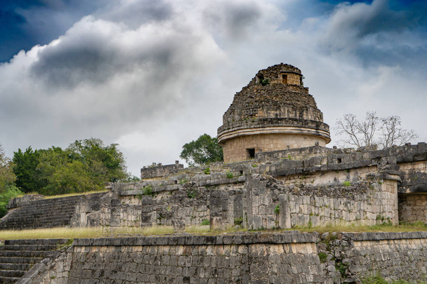 De sterrenwacht tempel (El Caracol). Chichen Itza archeologische site van het oude Maya. Reisfoto of achtergrond. Mexico. Yucatan - Foto, afbeelding
