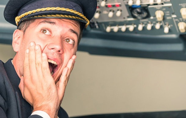 Uçaktaki pilot ani başarısızlık için çığlık ile panik - Fotoğraf, Görsel