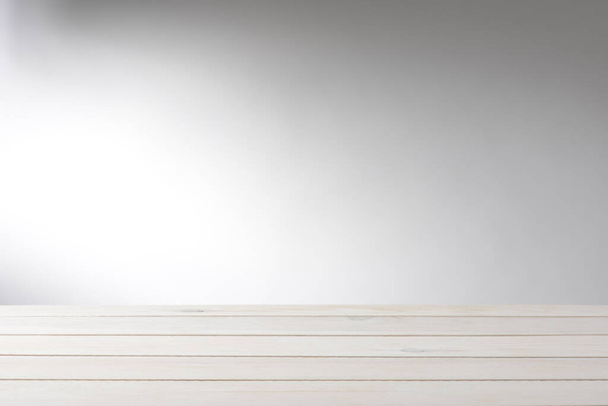 Üres fehér fa asztal háttér, fényhatással a falra - Fotó, kép