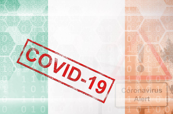Bandera de Irlanda y composición abstracta digital futurista con inscripción Covid-19. Concepto de brote de coronavirus
 - Foto, imagen