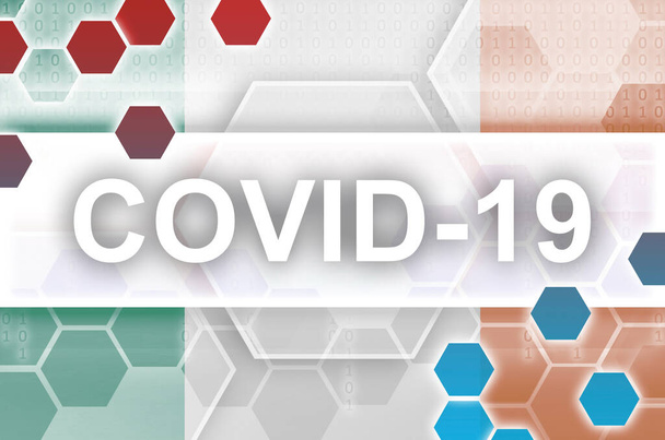Írország zászló és futurisztikus digitális absztrakt kompozíció Covid-19 fehér felirattal. Coronavirus járványkitörés fogalma - Fotó, kép