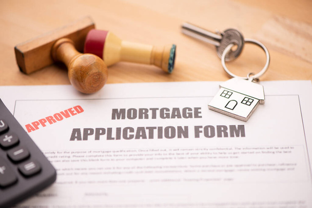 Заявка на іпотечний кредитний договір з закриттям ключів у формі будинку
 - Фото, зображення