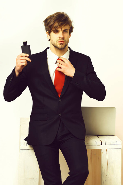Caucasian stylish business man posing with perfume - Foto, imagen
