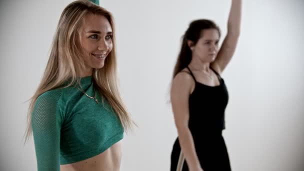 Two sportive women warming up at fitness training - moving their hands - Záběry, video