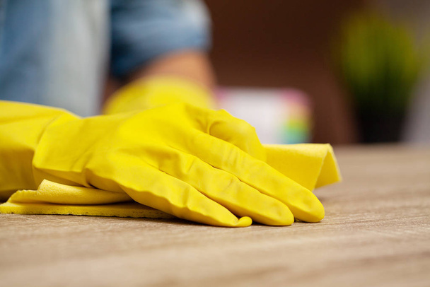 Close Up cleaning company worker hand holding sponge - Zdjęcie, obraz